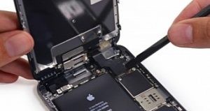 Another iphone battery explodes right in the apple store