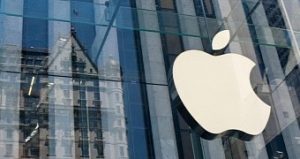 Apple grows bigger on samsung s own turn despite iphone battery scandal