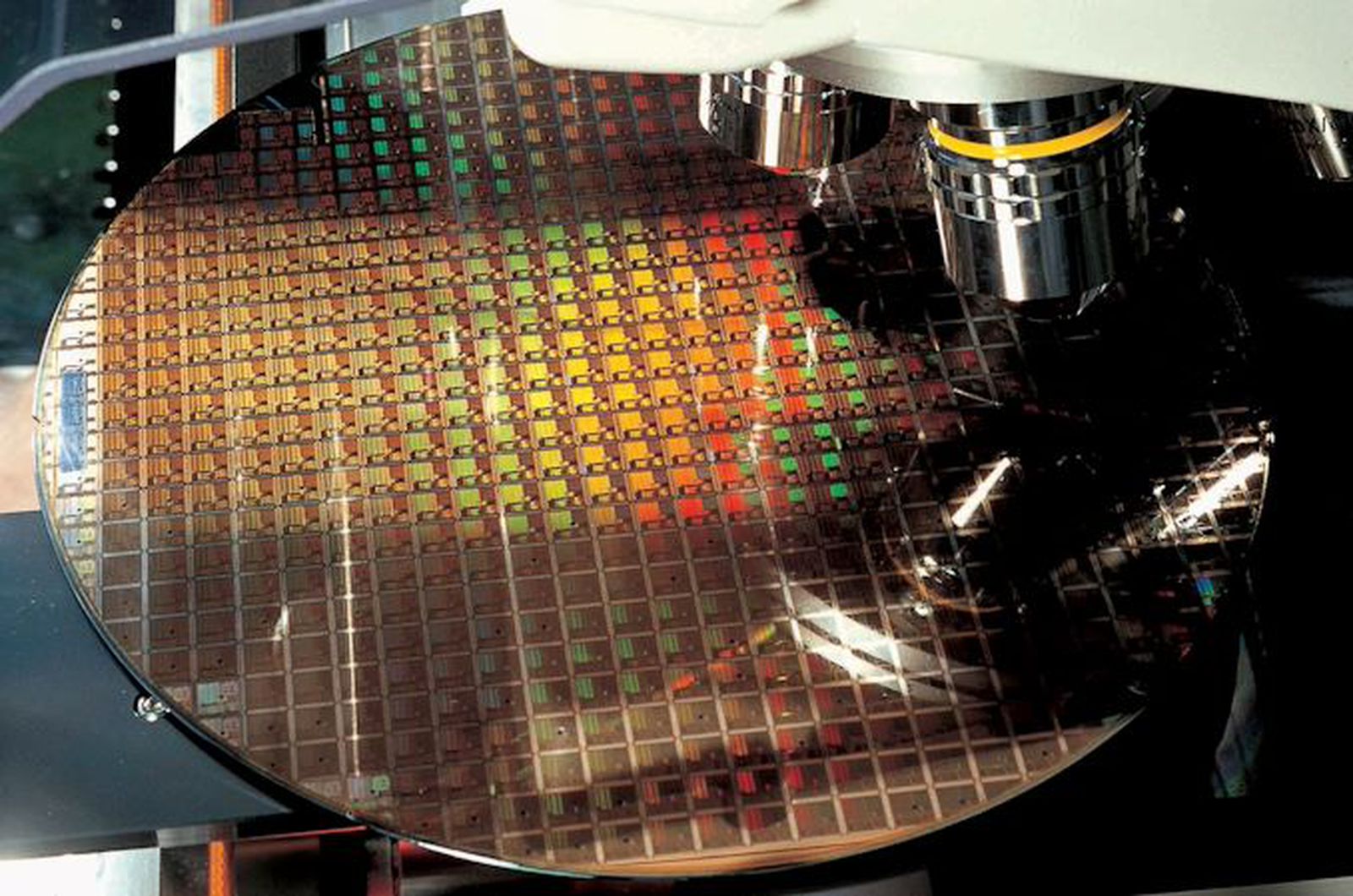 tsmc semiconductor chip inspection 678x452.jpg